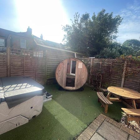 Holiday Home Hot Tub & Sauna Bournemouth Zewnętrze zdjęcie