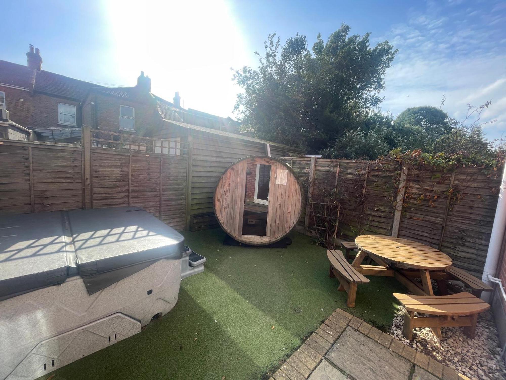 Holiday Home Hot Tub & Sauna Bournemouth Zewnętrze zdjęcie