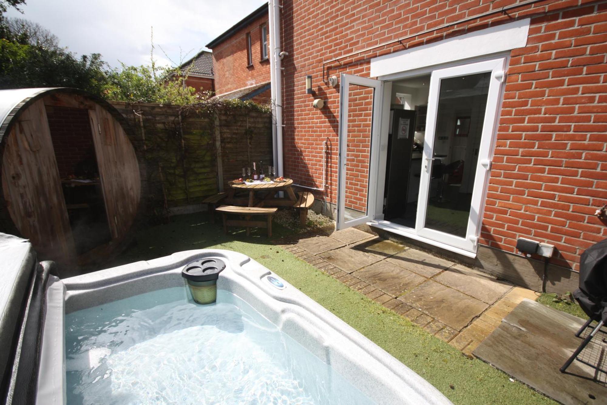 Holiday Home Hot Tub & Sauna Bournemouth Zewnętrze zdjęcie