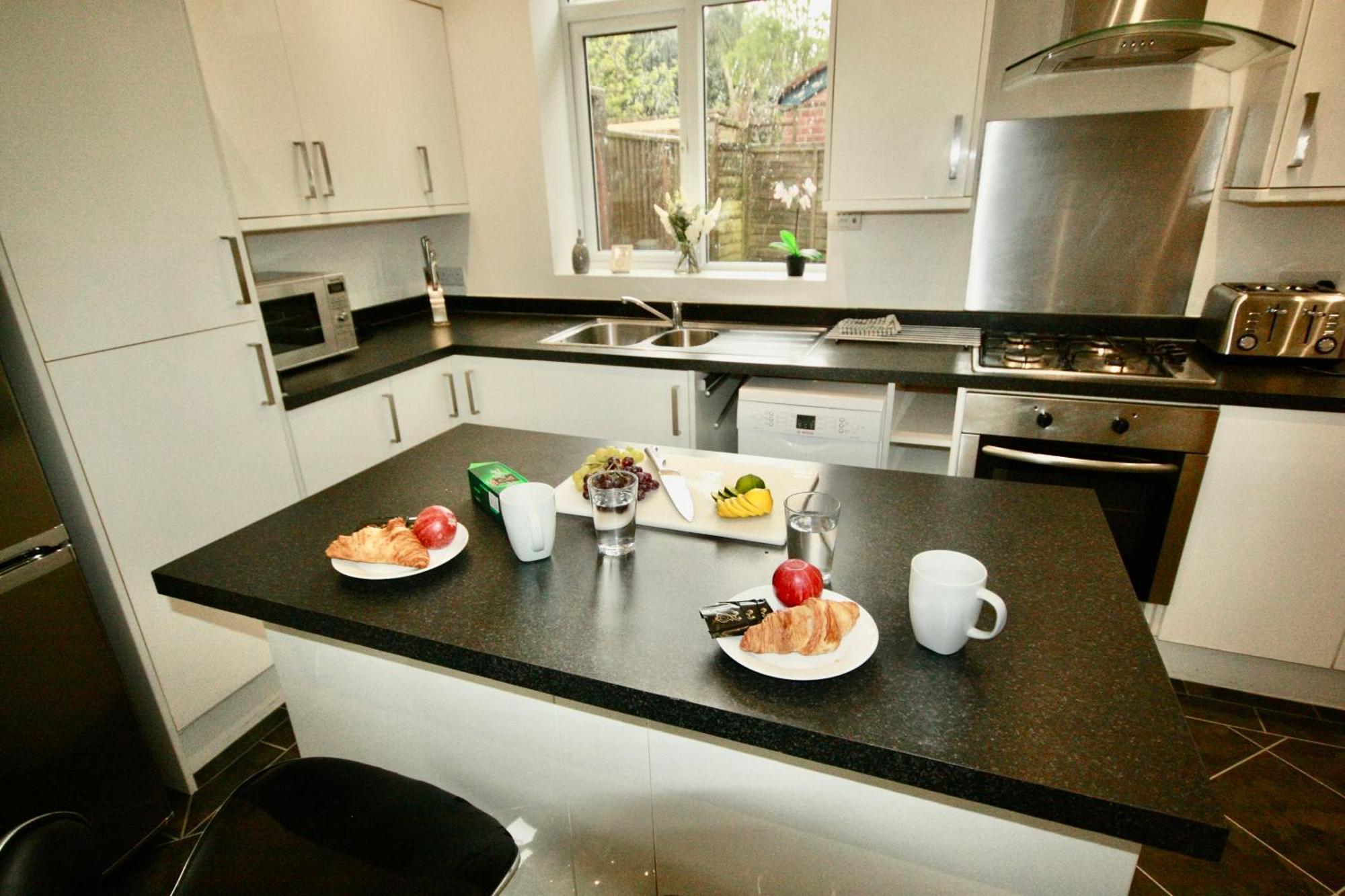 Holiday Home Hot Tub & Sauna Bournemouth Zewnętrze zdjęcie