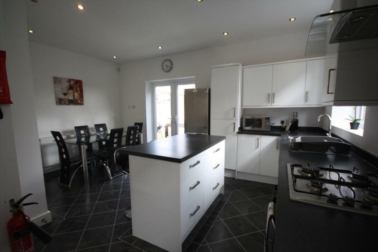 Holiday Home Hot Tub & Sauna Bournemouth Zewnętrze zdjęcie