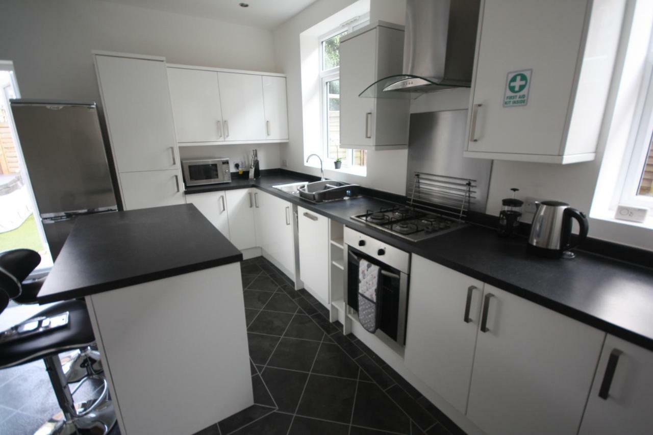 Holiday Home Hot Tub & Sauna Bournemouth Zewnętrze zdjęcie